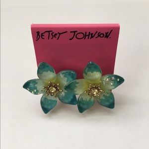 Betsey Johnson Hawaiian Flower Clip on Earrings